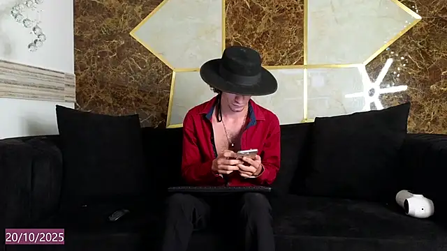 Snapshot of elias_sn0w chatting on 10/20/25, 07:36 elias sn0w online show from 10/20/25, 07:36