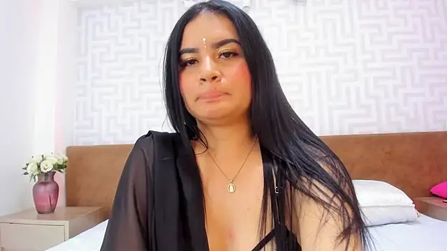 Snapshot of Endiira chatting on 10/17/25, 06:54 Endiira online show from 10/17/25, 06:54