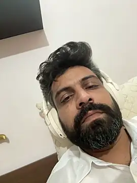 Snapshot of SoulHunt9 chatting on 10/18/25, 05:25 SoulHunt9 online show from 10/18/25, 05:25