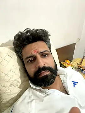 Snapshot of SoulHunt9 chatting on 10/23/25, 04:39 SoulHunt9 online show from 10/23/25, 04:39