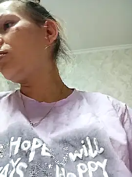 Snapshot of Coare_Cindy chatting on 10/17/25, 05:04 Coare Cindy online show from 10/17/25, 05:04