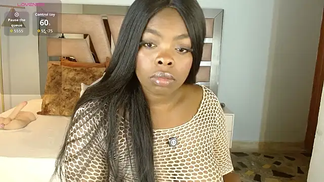 Snapshot of Maiacharris_ chatting on 10/27/25, 07:40 Maiacharris online show from 10/27/25, 07:40