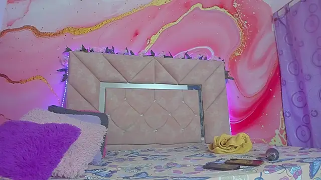 mia  blaze   online show from 12/02/25, 03:12