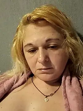 Snapshot of Catallita69 chatting on 10/18/25, 09:37 Catallita69 online show from 10/18/25, 09:37