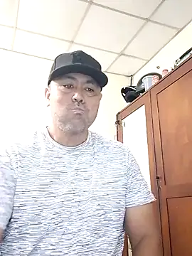Snapshot of Elchino82-80 chatting on 10/18/25, 03:02 Elchino82-80 online show from 10/18/25, 03:02