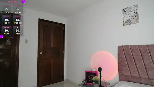 Snapshot of EmmaNova_ chatting on 10/30/25, 04:19 EmmaNova  online show from 10/30/25, 04:19