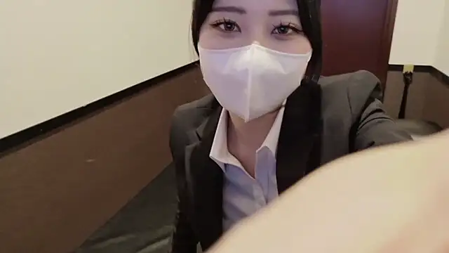 Snapshot of _Mirei_ chatting on 11/17/25, 05:02 Mirei online show from 11/17/25, 05:02