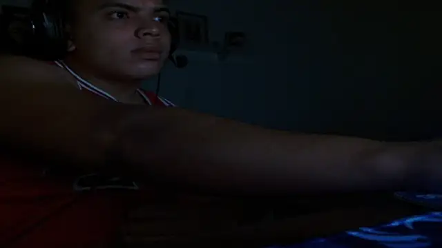 Snapshot of 7araujo23 chatting on 10/17/25, 07:44 7araujo23 online show from 10/17/25, 07:44