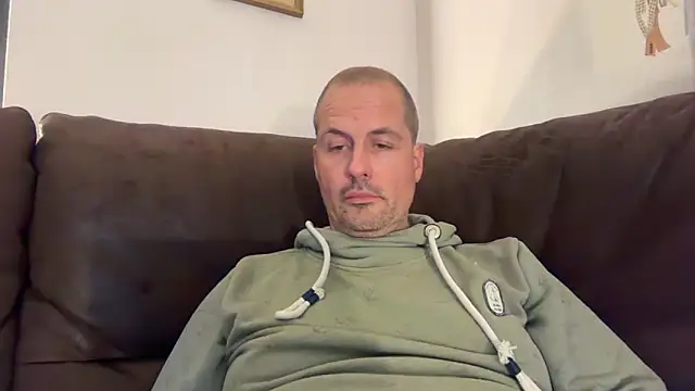 Snapshot of GermanMadMatt chatting on 10/19/25, 05:24 GermanMadMatt online show from 10/19/25, 05:24