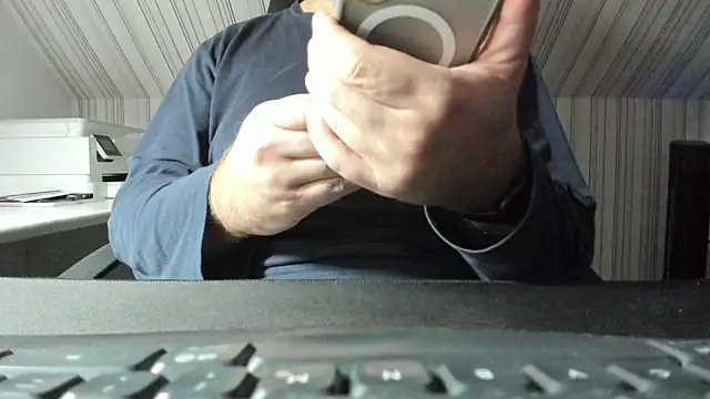 Snapshot of GermanMadMatt chatting on 10/20/25, 05:30 GermanMadMatt online show from 10/20/25, 05:30