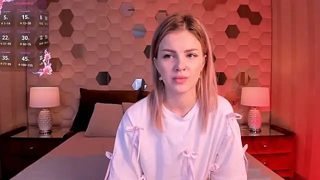 Naomi Secret online show from 11/06/25, 07:37