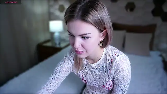 Naomi Secret online show from 11/12/25, 07:57