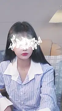 Snapshot of Yiyi_cute chatting on 10/18/25, 06:16 Yiyi cute online show from 10/18/25, 06:16