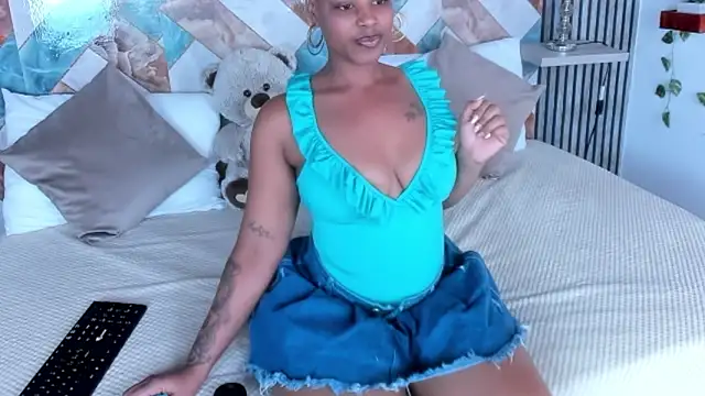 Snapshot of gigi_mane chatting on 10/18/25, 07:03 gigi mane online show from 10/18/25, 07:03