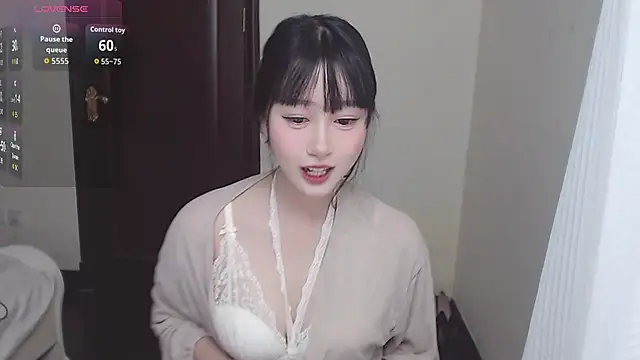 Snapshot of Xiaowen-wen chatting on 10/18/25, 12:06 Xiaowen-wen online show from 10/18/25, 12:06