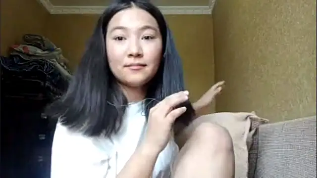 LinneaHyles online show from 10/27/25, 06:06