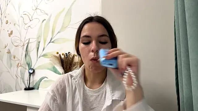 Snapshot of LunaAfrodita chatting on 10/21/25, 05:35 LunaAfrodita online show from 10/21/25, 05:35