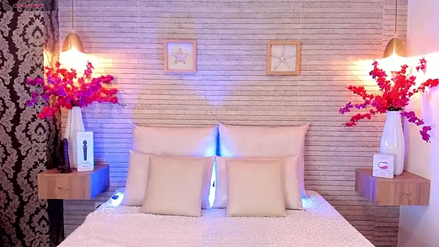 Snapshot of Catalina-Thompson chatting on 10/21/25, 11:55 Catalina-Thompson online show from 10/21/25, 11:55