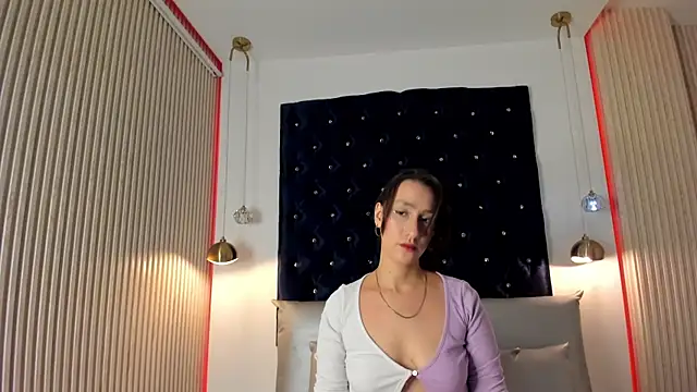 Snapshot of Catalina-Thompson chatting on 10/23/25, 11:53 Catalina-Thompson online show from 10/23/25, 11:53