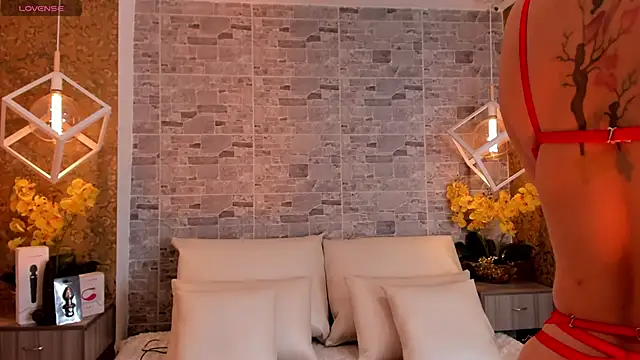 Snapshot of Catalina-Thompson chatting on 11/01/25, 12:07 Catalina-Thompson online show from 11/01/25, 12:07