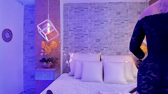 Snapshot of Catalina-Thompson chatting on 11/14/25, 12:15 Catalina-Thompson online show from 11/14/25, 12:15