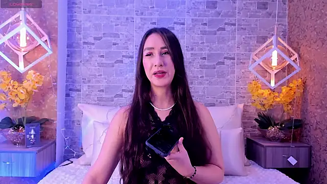 Snapshot of Catalina-Thompson chatting on 12/03/25, 12:14 Catalina-Thompson online show from 12/03/25, 12:14