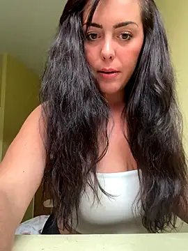 Snapshot of xlounamiiam chatting on 11/06/25, 02:18 xlounamiiam online show from 11/06/25, 02:18