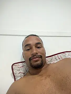 Snapshot of casalbrhot25 chatting on 11/03/25, 02:24 casalbrhot25 online show from 11/03/25, 02:24