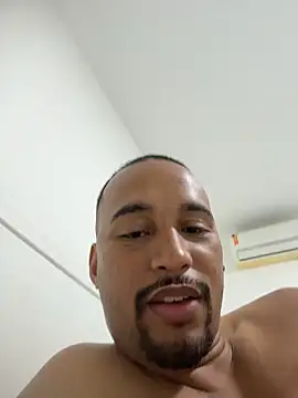 Snapshot of casalbrhot25 chatting on 11/11/25, 03:17 casalbrhot25 online show from 11/11/25, 03:17