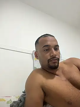 Snapshot of casalbrhot25 chatting on 11/12/25, 01:17 casalbrhot25 online show from 11/12/25, 01:17