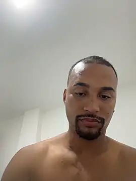 Snapshot of casalbrhot25 chatting on 11/16/25, 03:45 casalbrhot25 online show from 11/16/25, 03:45