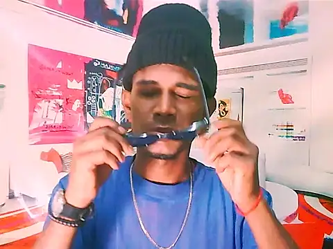 Snapshot of IndianThuggin chatting on 10/31/25, 04:02 IndianThuggin online show from 10/31/25, 04:02