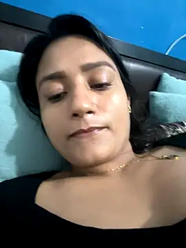 Snapshot of heenashai chatting on 10/31/25, 01:34 heenashai online show from 10/31/25, 01:34