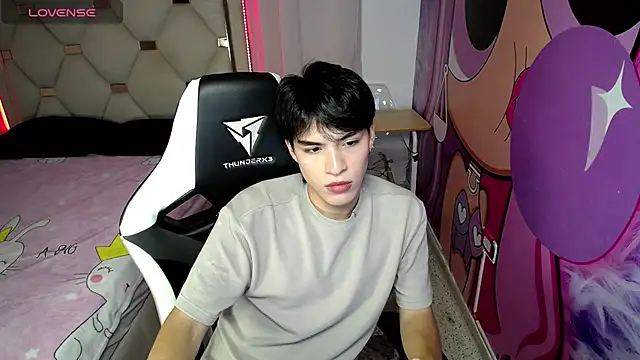 Snapshot of hyun_jin_ chatting on 10/18/25, 08:31 hyun jin online show from 10/18/25, 08:31