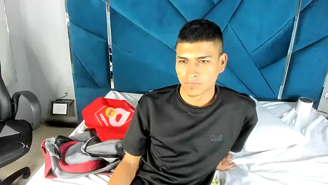 Emiliano Reyes online show from 11/19/25, 03:28