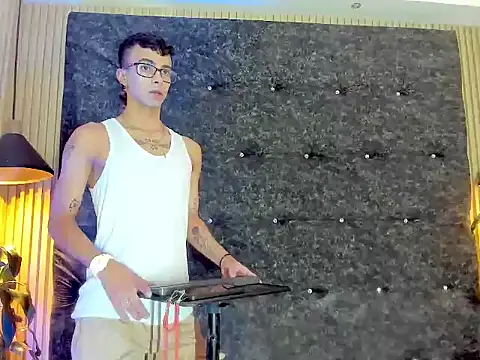 the fenix boy online show from 10/23/25, 07:56