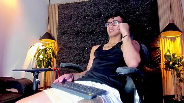 the fenix boy online show from 11/06/25, 07:04