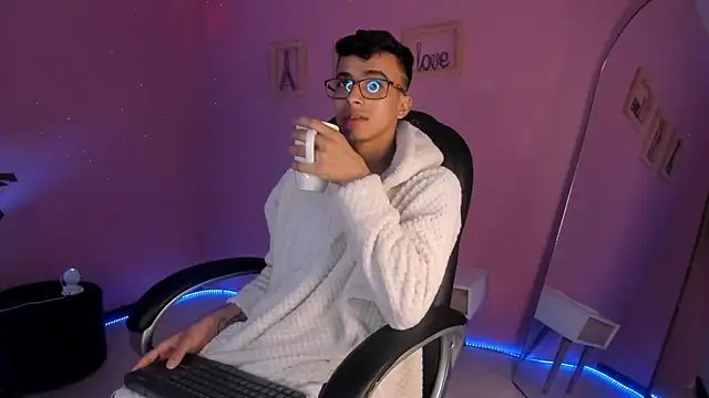 the fenix boy online show from 12/02/25, 01:22