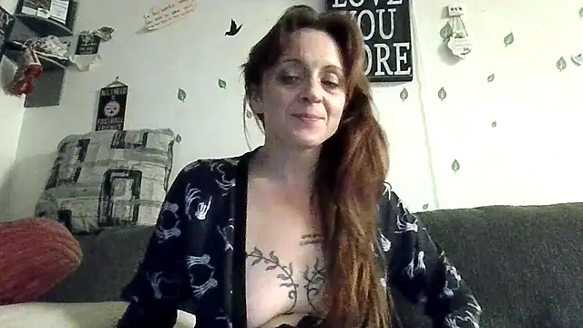 Snapshot of LoveLibz169 chatting on 10/27/25, 03:54 LoveLibz169 online show from 10/27/25, 03:54