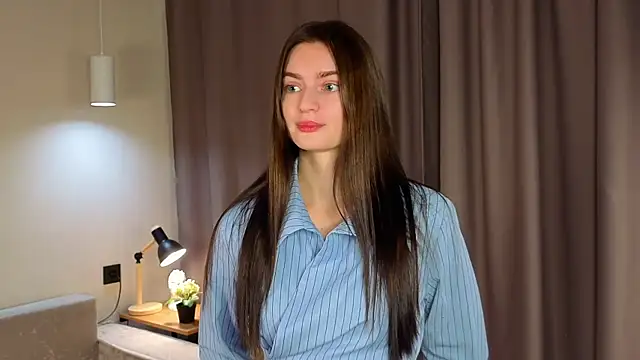 Snapshot of RosaMunoz_ chatting on 10/20/25, 05:41 RosaMunoz online show from 10/20/25, 05:41