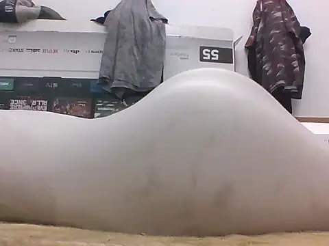 Snapshot of BlueishMove44 chatting on 10/28/25, 07:16 BlueishMove44 online show from 10/28/25, 07:16