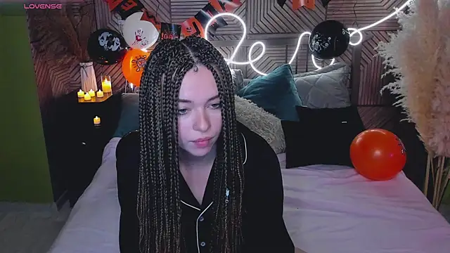 Snapshot of _HypeQueen_ chatting on 10/19/25, 09:48 HypeQueen online show from 10/19/25, 09:48