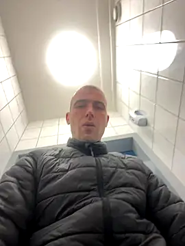 Rotteei1 online show from 11/05/25, 09:42