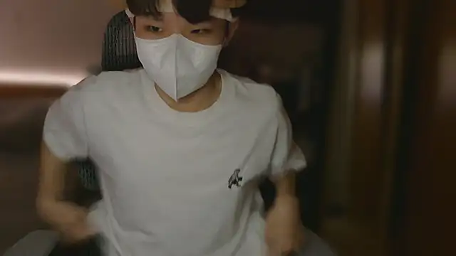 Snapshot of rreryo chatting on 10/25/25, 05:08 rreryo online show from 10/25/25, 05:08