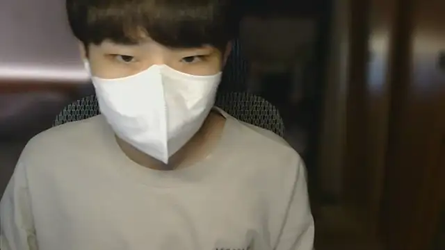 Snapshot of rreryo chatting on 10/26/25, 05:08 rreryo online show from 10/26/25, 05:08