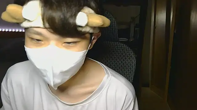 Snapshot of rreryo chatting on 10/28/25, 05:15 rreryo online show from 10/28/25, 05:15