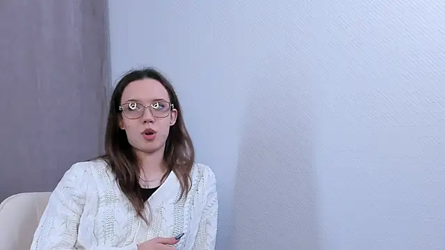 FabiolaCowing online show from 10/21/25, 04:08