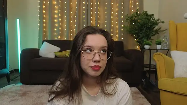 FabiolaCowing online show from 11/04/25, 05:12