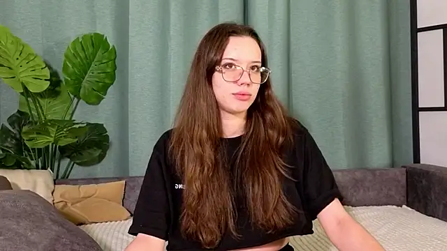 FabiolaCowing online show from 11/08/25, 06:29