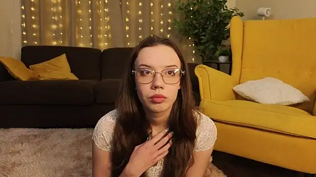 FabiolaCowing online show from 11/17/25, 07:08